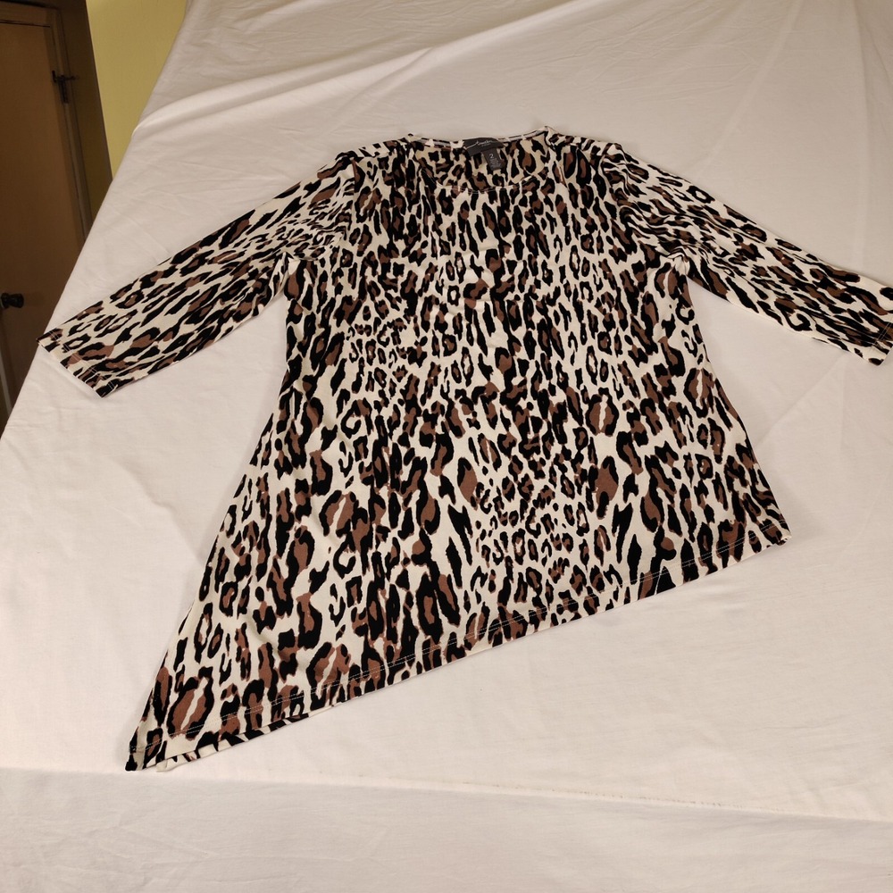 TRAVELERS CLASSIC Animal Sierra Top Sz 2 95%‎ Acetate 5% Spandex